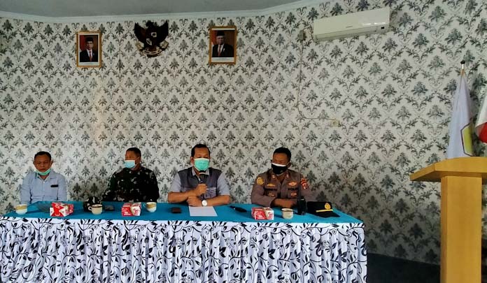 Camat Walantaka Gelar Rapat Evaluasi PPKM