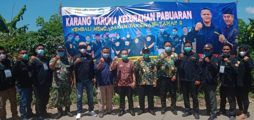 Giat hari ini Kamis,2 Desember 2021 Sekmat Walantaka meninjau vaksin massal di Kelurahan Pabuaran. Sahmin selaku sekretaris Camat Walantaka