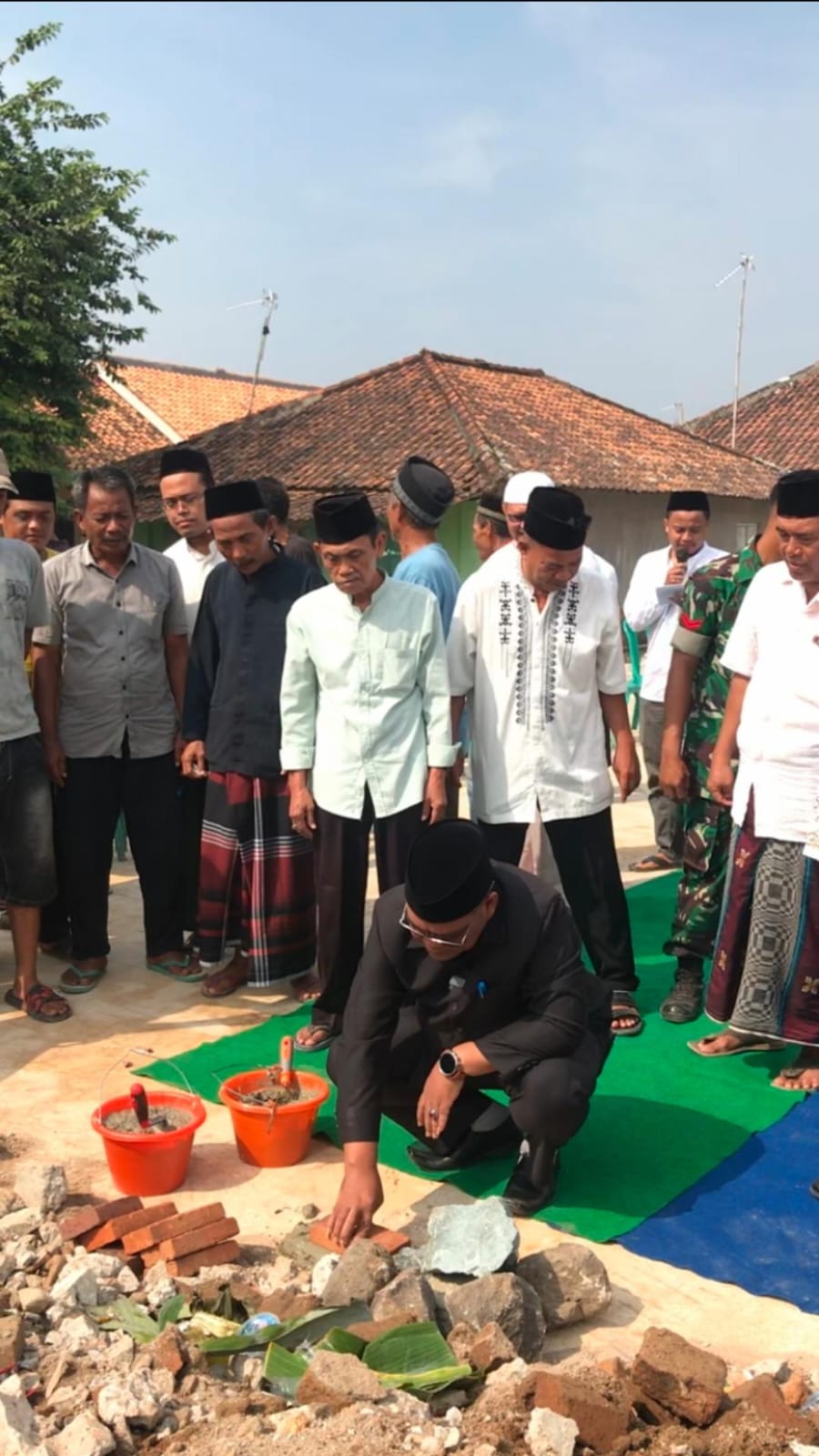 Peletakan Batu Pertama Masjid At-Taqwa Kel. Kiara