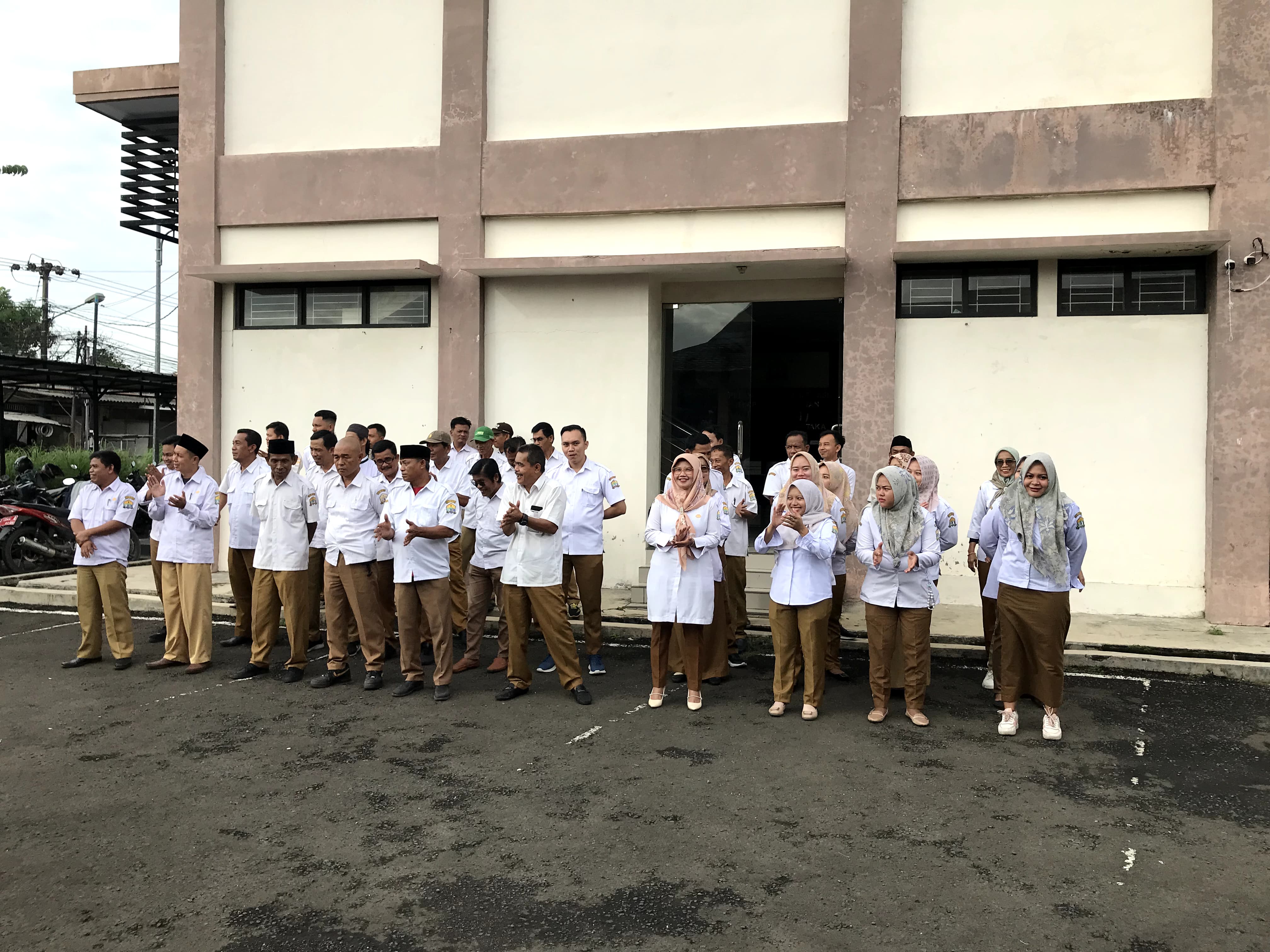 APEL PAGI ASN DAN NON ASN 01 JULI 2025 DI KEC WALANTAKA