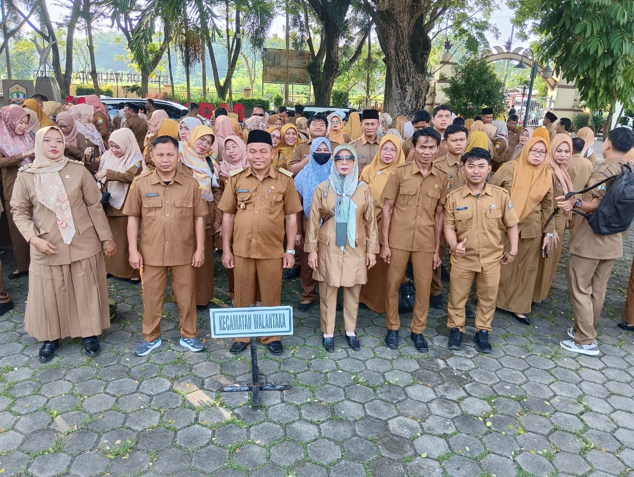 Kecamatan Walantaka Mengikuti Apel pada tanggal 13 Oktober 2025 di Lapangan Pemerintah Kota Serang